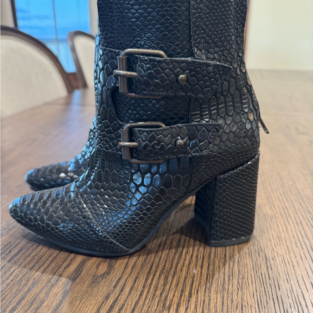 Freebird Black Joey Size 6